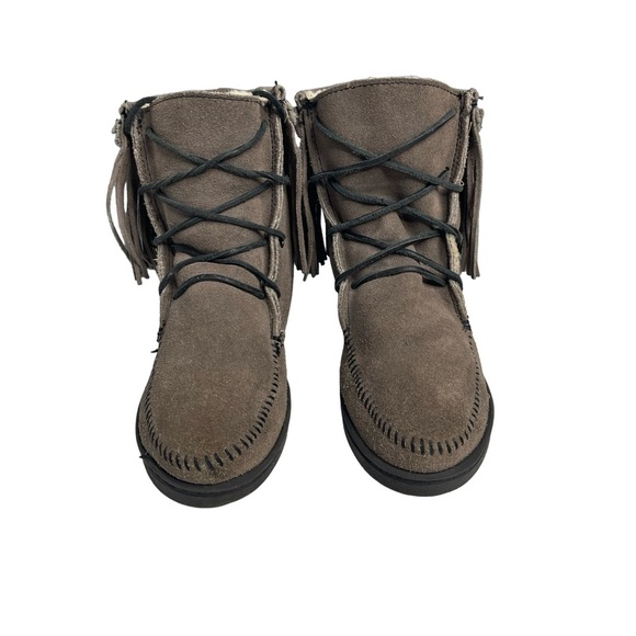 Minnetonka Tramper Boot Moccasins- Gray Suede Fringe Lace Up Boho Womens 5 - Picture 2 of 11
